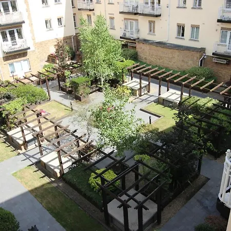 Apartment Bright, Modern W/ Balcony ★