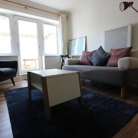 Bright, Modern W/ Balcony ★ Apartment